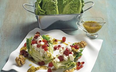 Ensalada de cogollos con requesón y granada