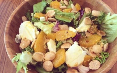 Receta de ensalada de escarola, naranja, queso de cabra y almendras