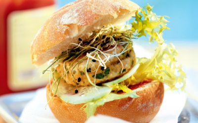 Hamburguesa casera de escarola Cuadraspania y bacalao