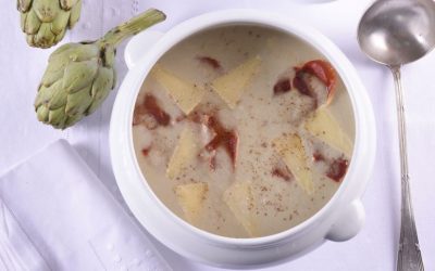 Crema de alcachofas con lascas de parmesano